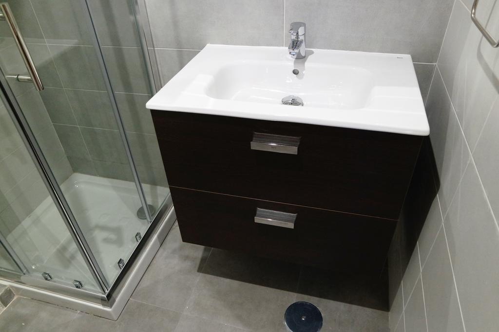 Cinque Terre Apartments Μαδρίτη Δωμάτιο φωτογραφία